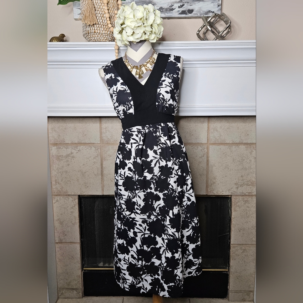 George Black and White Floral V-Neck Midi Dress